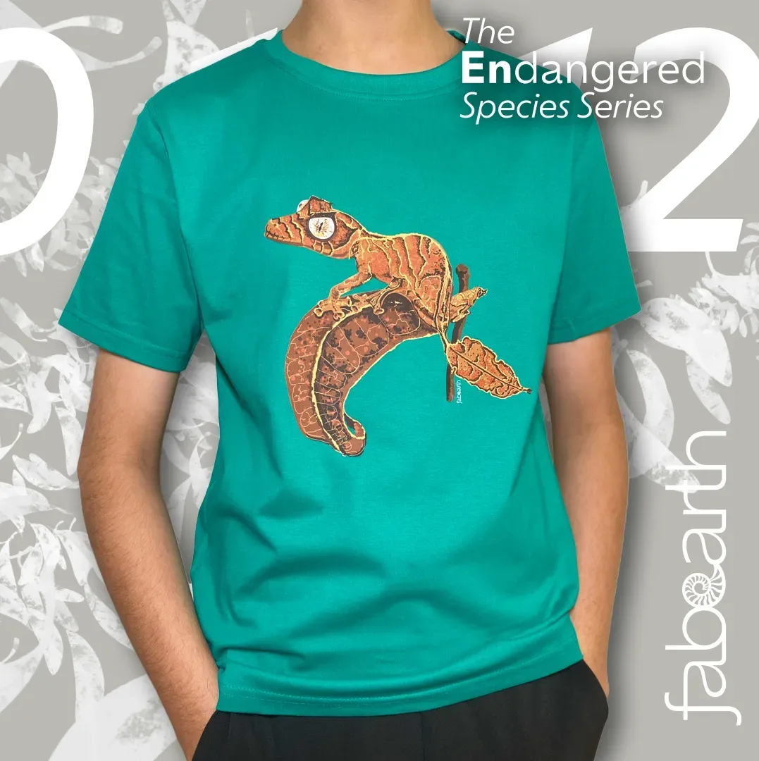 Satanic Leaf-tailed Gecko (Uroplatus phantasticus) T-shirt Regular Unisex Teal with original wildlife artwork, Least Concern species — view 3 of 4